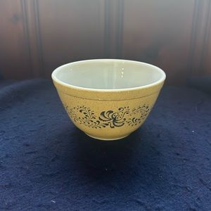 Vintage Pyrex Homestead mixing bowl- 401